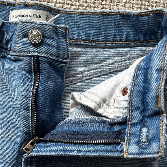 Abercrombie & Fitch The Mom Short High Rise Distressed Raw Hem Short Sz 24/00 - Picture 5 of 7